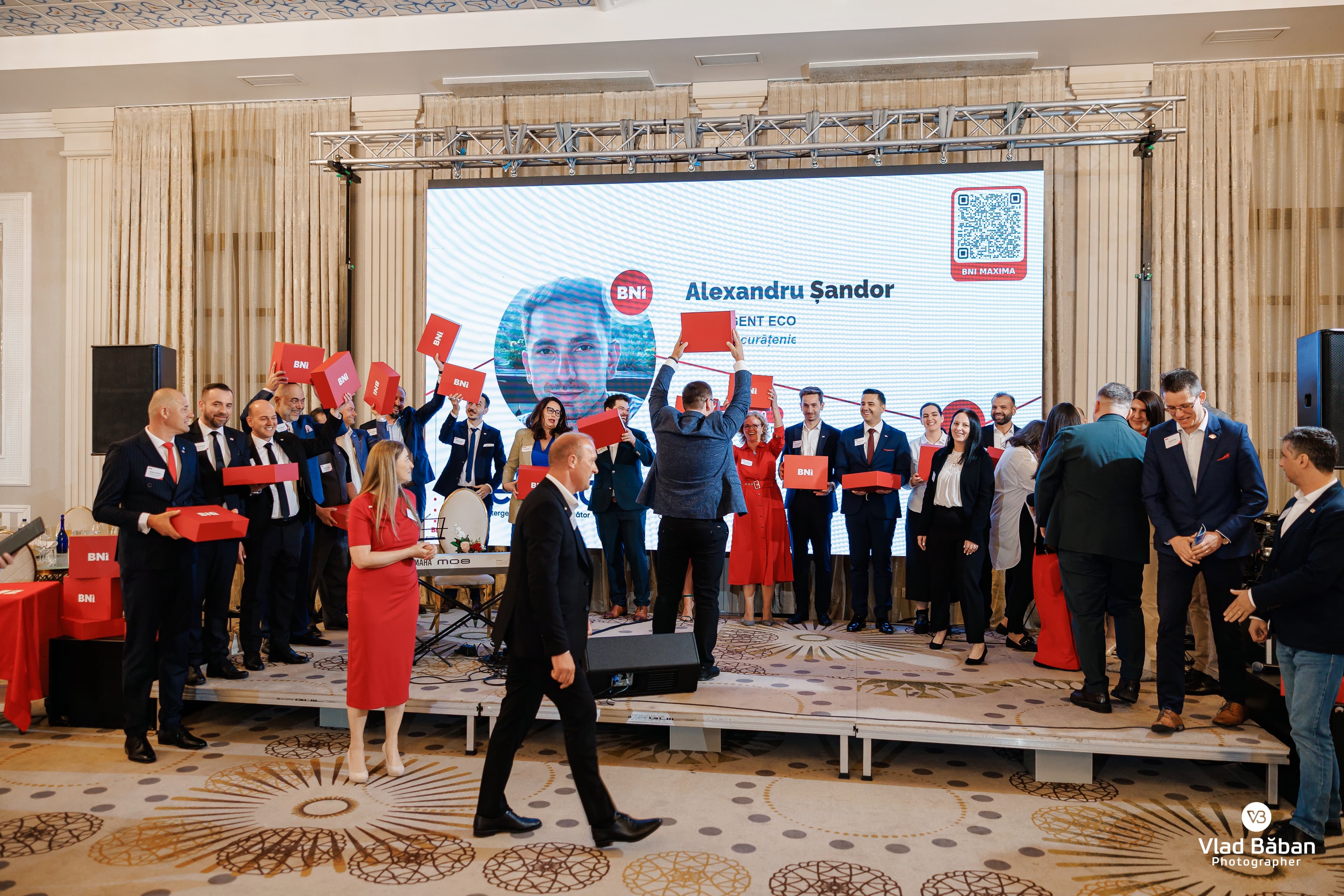 Moment de grup pe scenă la Gala BNI Maxima